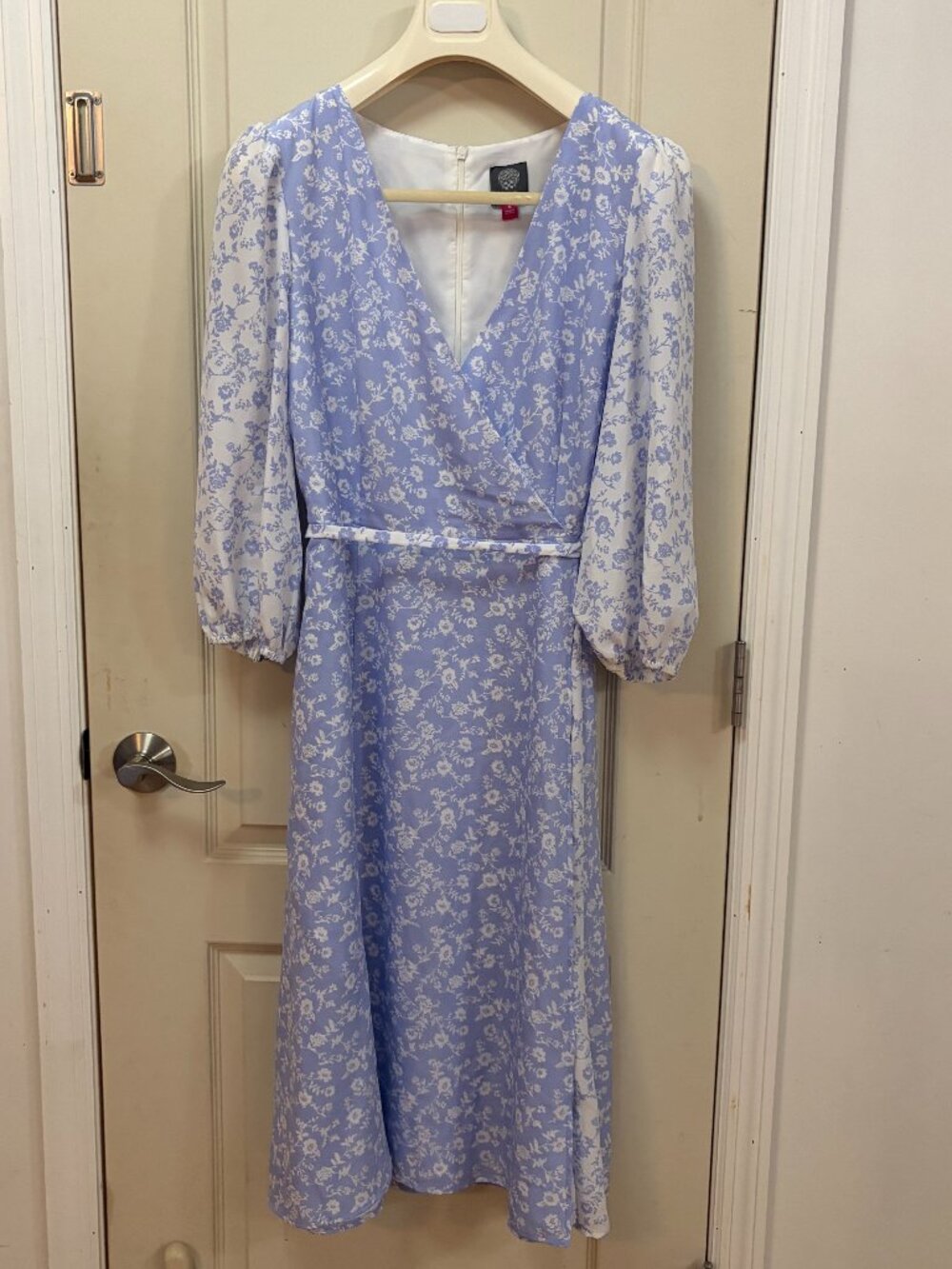 Vince Camuto Women's Size 16 100% Polyester L/S V-Neck Dress. Blue/White